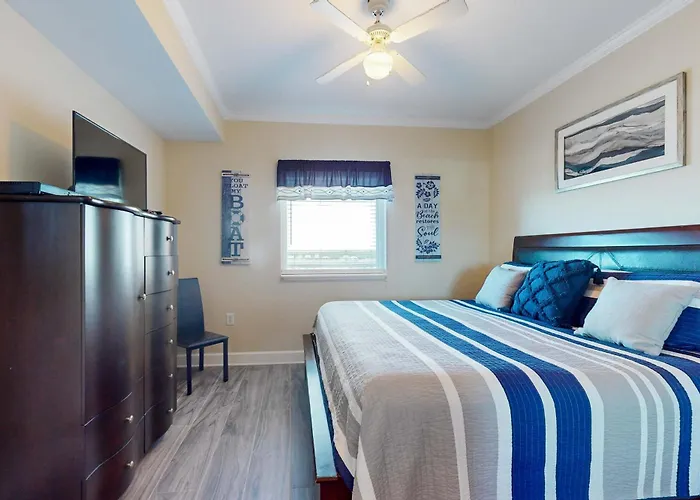 Waterfront With Pool Piers & Breathtaking Balcony Views Holiday home *