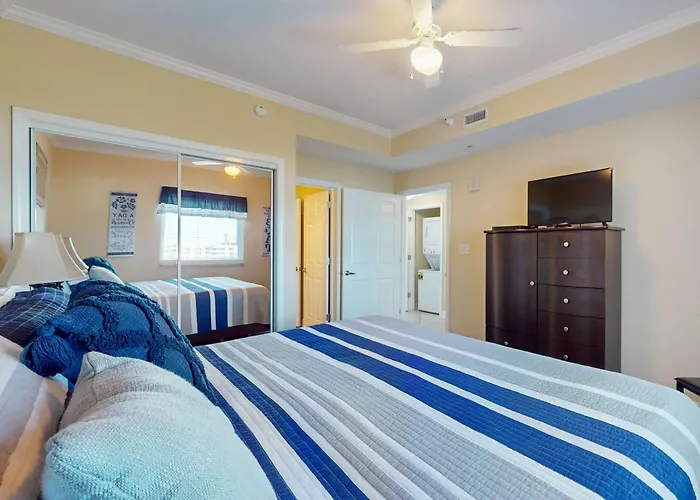 Waterfront With Pool Piers & Breathtaking Balcony Views Holiday home