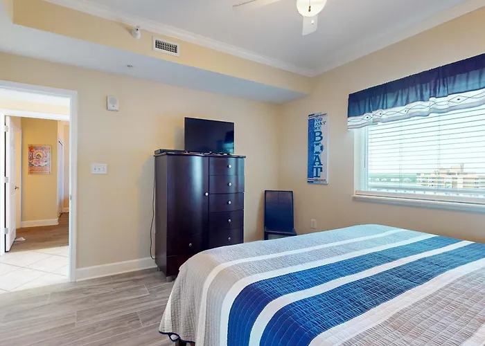 Holiday home Waterfront With Pool Piers & Breathtaking Balcony Views *