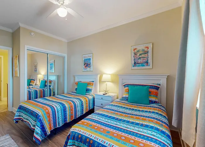 Holiday home Waterfront With Pool Piers & Breathtaking Balcony Views *