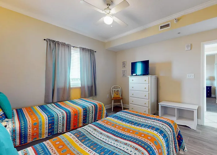 Waterfront With Pool Piers & Breathtaking Balcony Views Holiday home *